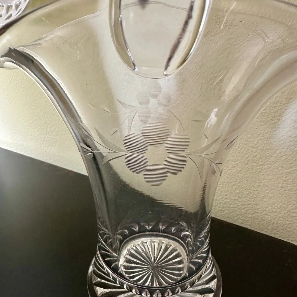 HEISEY GLASS BASKET VASE. CLEAR GLASS WITH ETCHED FLOWER & STEMS.